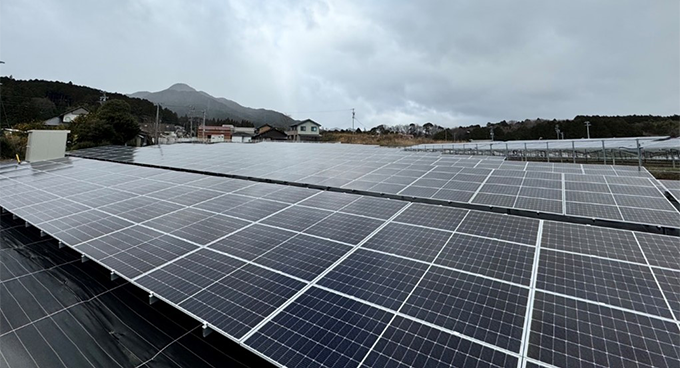 本サービスで活用する三重県内の太陽光発電所（パネル出力：約450kW）