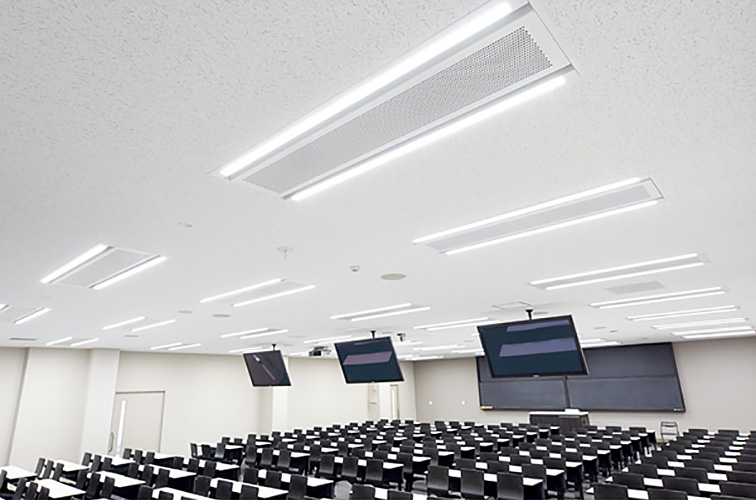 LED照明と一体化したスマートな空調室内機の写真