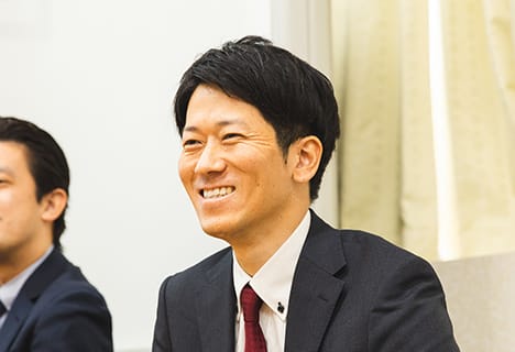 赤坂は研究所で度重なる試作・検証を技術面でサポートした。