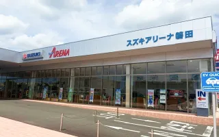 スズキアリーナ磐田さまの屋根上に新たに設置された太陽光発電設備 1